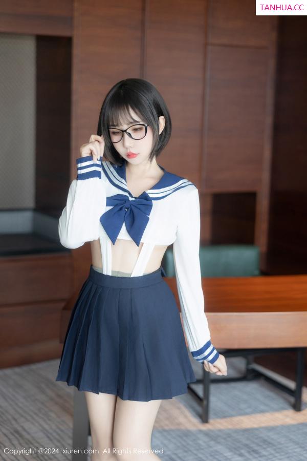 小蛮妖  [XiuRen]高清写真图 2024.08.26 No.9065 小蛮妖Yummy 黑丝美腿第6张图片